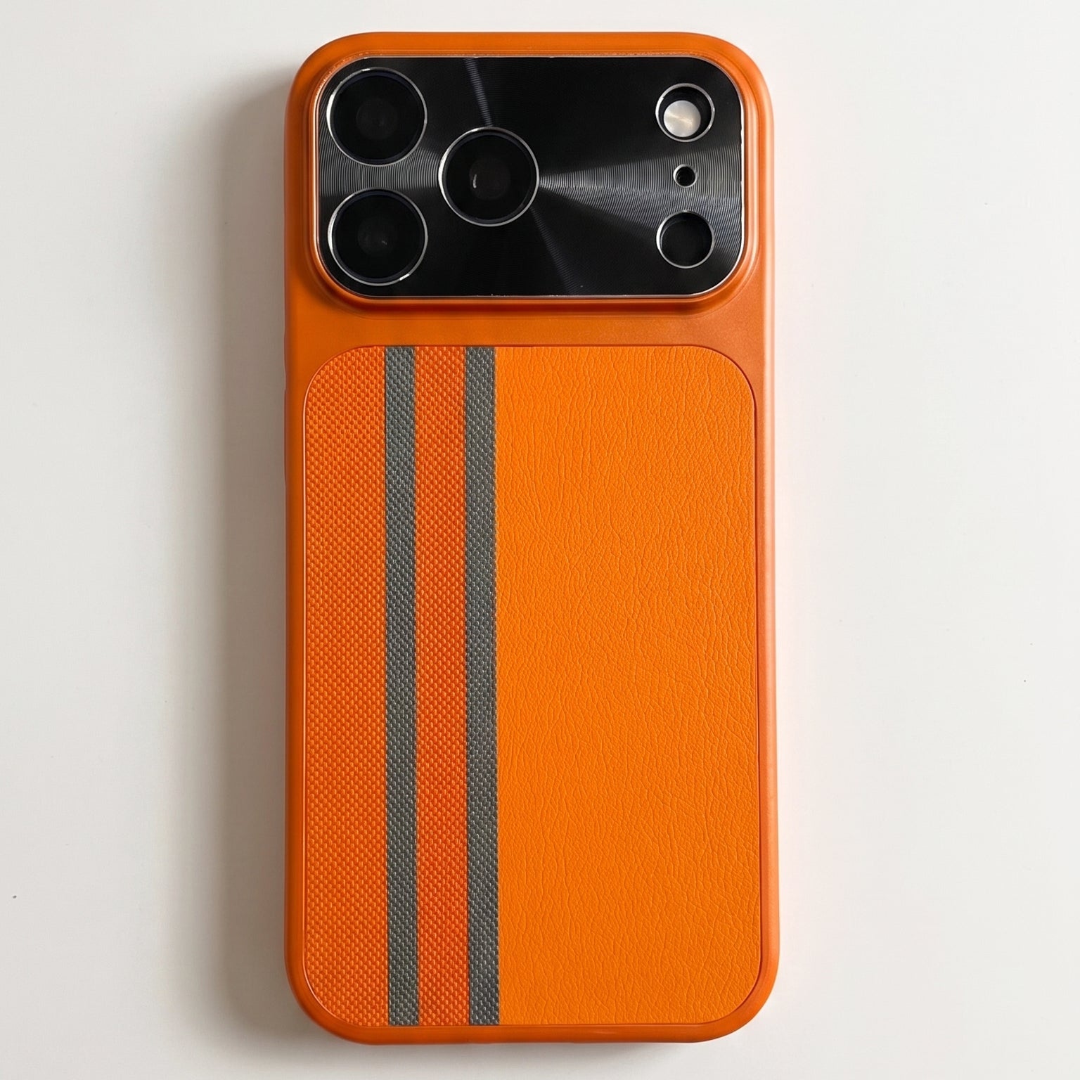 Silicone case with a leather blend