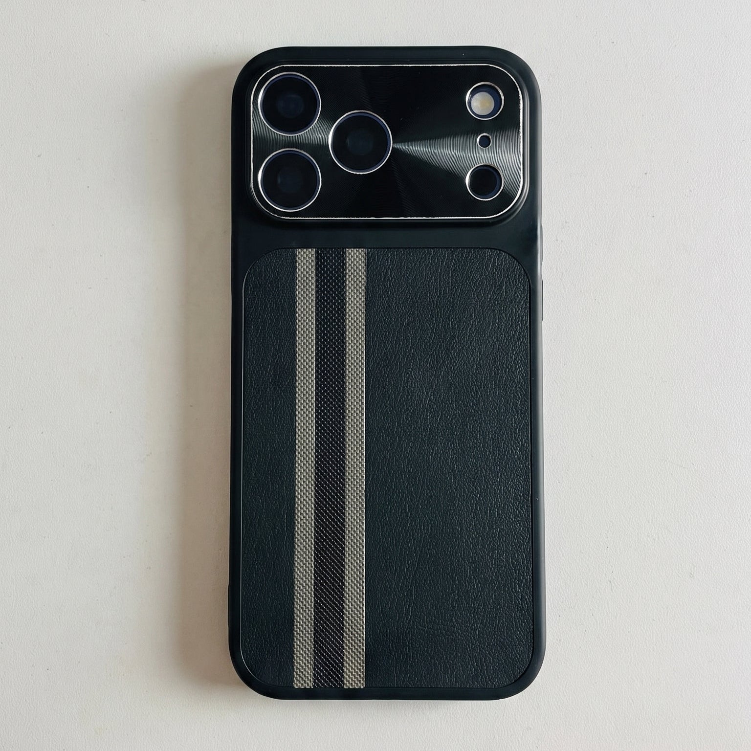 Silicone case with a leather blend